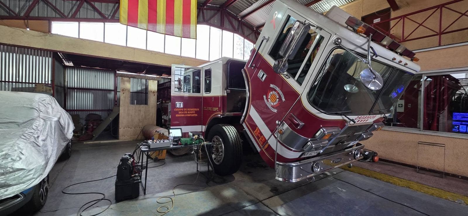 Carro bomba de Bomberos atendido en terreno por Truck Diesel